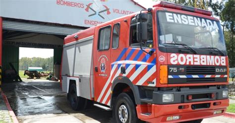 Tensión en Ensenada se incendió una casa y dos personas tuvieron que