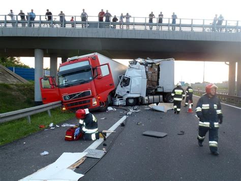 Września Zderzenie TIRów na autostradzie A2 ZDJĘCIA Września Nasze