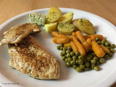 Putenschnitzel mit Pellkartoffeln und Erbsen und Möhren ess dich lecker