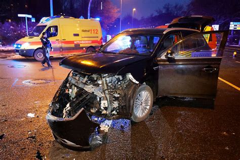 Schwerer Crash In Chemnitz Kreuzung Gesperrt