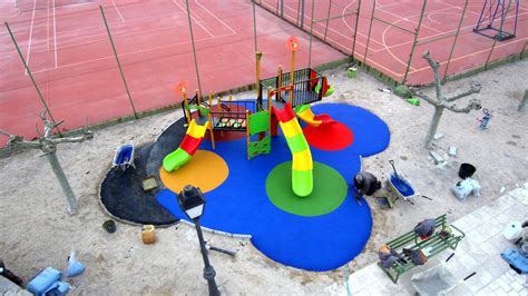 Pavimento De Caucho Continuo Para Parques Infantiles In Situ