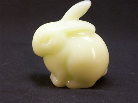 Fenton Uranium Custard Glass Bunny Rabbit By Garagesaleglass