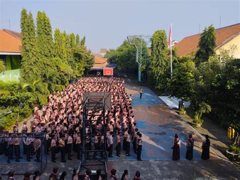 Upacara Bendera Hari Pendidikan Nasional