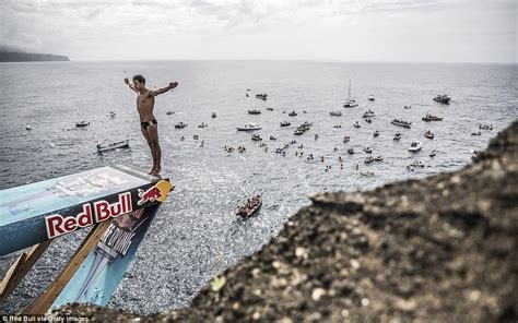 Thrillseekers Get The Ultimate High In Red Bull Cliff Diving World