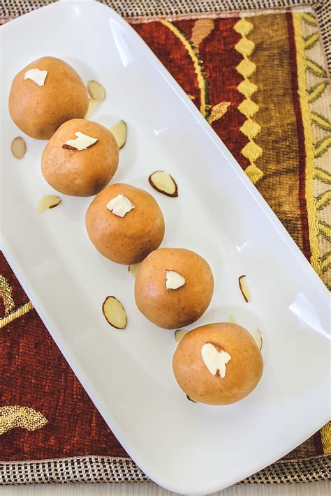 Besan Ladoo Recipe - Spice Up The Curry