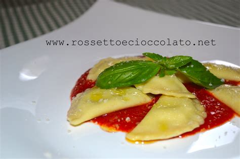 Ravioli Con Burrata Al Pomodoro E Basilico Rossetto E Cioccolato Foodnews