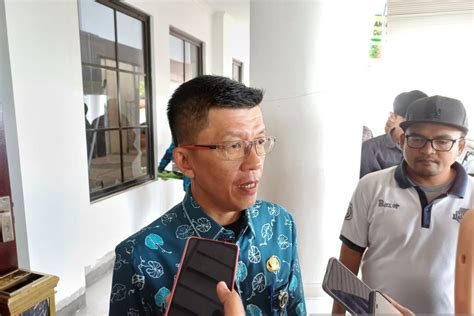 Pemkot Tanjungpinang Salurkan Bantuan Alat Kebersihan Senilai Rp