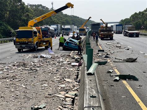 國3南下通霄段貨車轎車碰撞波及對向 2駕駛輕傷送醫 社會 中央社 Cna