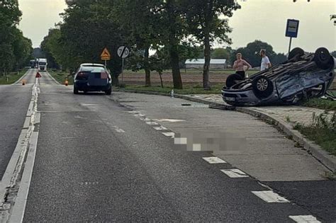 Koszmarny wypadek pod Ciechanowem Osobowy opel zmiótł dwa auta z drogi