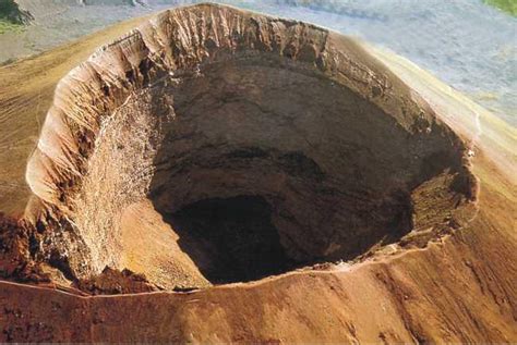 Cratere Vesuvio In Primo Piano