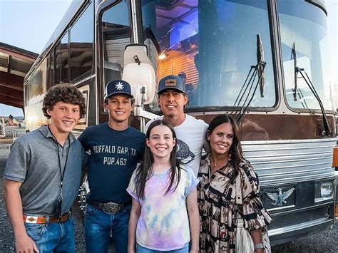 Who Is Aaron Watson S Daughter Julia Grace The Us Sun