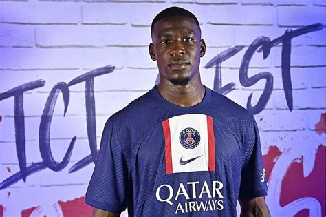 Foot PSG Officiel Nordi Mukiele Signe Au PSG Foot 01