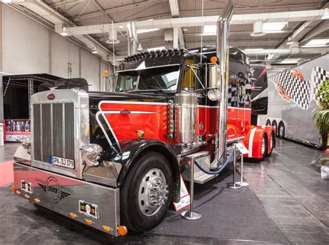 Custom Peterbilt 379 Show Truck