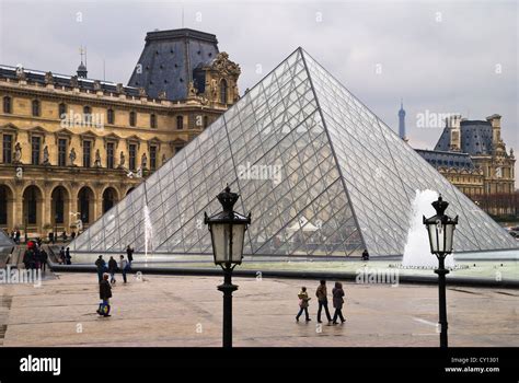 Louvre Paris Pyramide Hi Res Stock Photography And Images Alamy