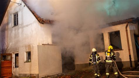 Feuer In Ehemaliger Schreinerei In Niederaula Video Hessenschau De