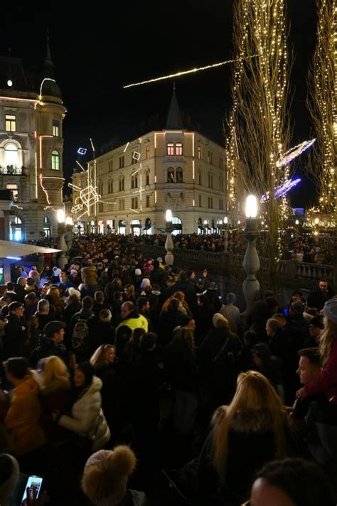 Lučke v Ljubljani že pričarale praznično vzdušje RTV SLO