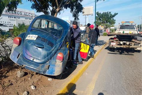 Hoy Tamaulipas Se Queda Sin Frenos Y Choca Su Vocho Contra Arbol En Altamira