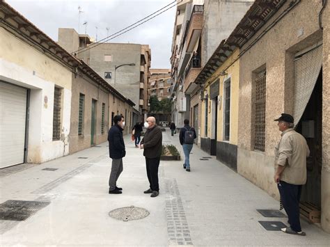 Cs Recoge Las Quejas De Los Vecinos Por La Reurbanizaci N De La Calle