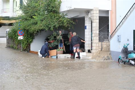 Slobodna Dalmacija Apokaliptične scene iz Podgore bujica nosila sve