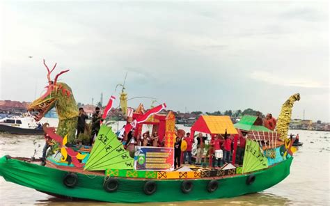 Parade Perahu Hias Percantik Sungai Musi Palembang