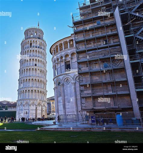 Leaning Tower Of Pisa Construction Hi Res Stock Photography And Images