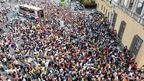 Liguria Pride In Corteo Oltre 15mila Persone Manifestanti Da Tutta La