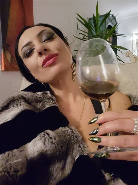 Ezada Sinn Safe To Browse At Work On Twitter Tomslave In Portugal I Only Drink Portuguese