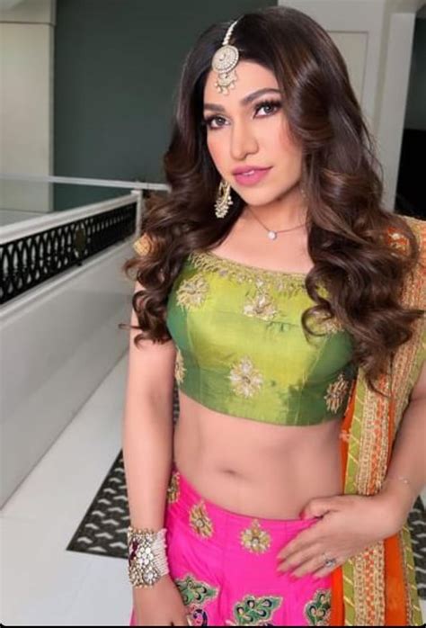 Tulsi Kumar Sexy Deep Navel R Indiancelebscenes