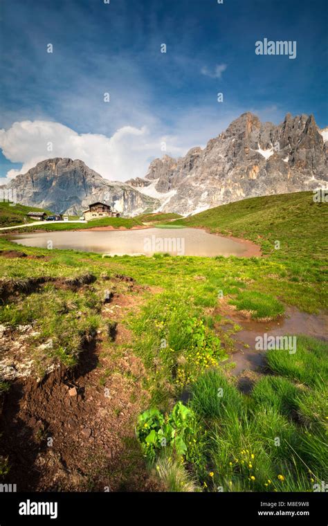 Baita Segantini And His Lake Fotograf As E Im Genes De Alta Resoluci N