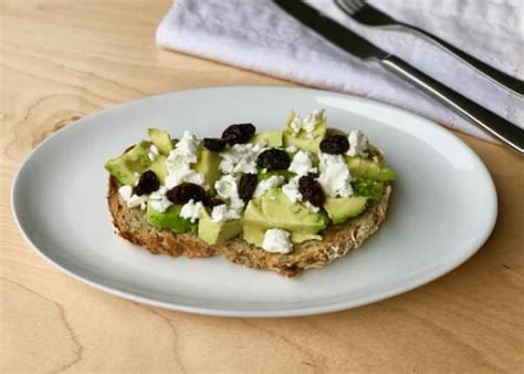 Tostada De Aguacate Y Queso Receta Ekilu