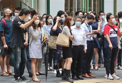 新冠肺炎︳下周四起放寬社交距離措施 食肆增至12人一枱 酒吧每枱可坐6人 晴報 健康 呼吸道疾病 D220930