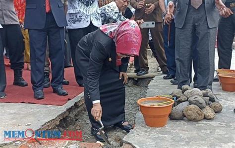 Lakukan Peletakan Batu Pertama Gedung Pgri Bupati Mundjidah Minta