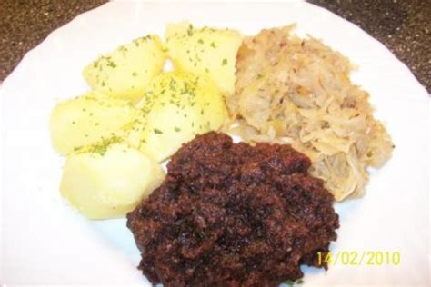 Blutwurst Mit Sauerkraut U Salzkartoffeln Rezept Kochbar De