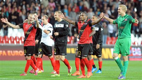 Ligue Europa Guingamp Cartonne Lille Et Saint Etienne Au Ralenti L