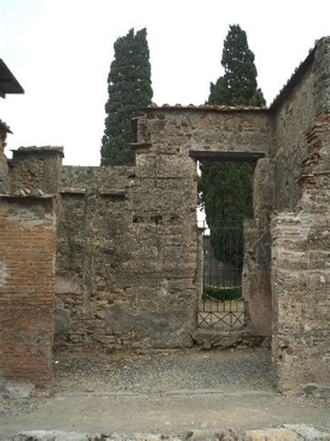 Vi Pompeii May Entrance Doorway To Shop Linked To Atrium Of