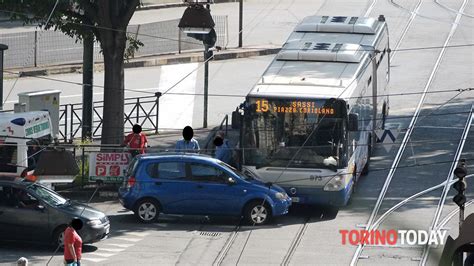 Incidente Stradale Tra Bus E Auto In Via Monginevro