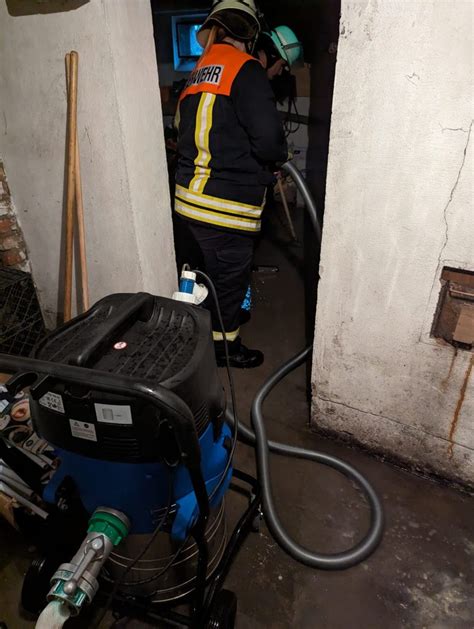 Unwetter überflutet Keller und Straßen Freiwillige Feuerwehr Reichenbach