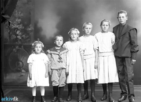 arkiv dk Portræt familien Pedersen Charlottenlund 1911