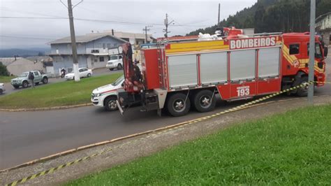 Homem morre após ser atropelado por caminhão em Lages Nova FM 103 9