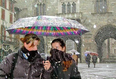 Torna La Neve In Pianura Fiocchi A Bergamo E Brescia In Valtellina Si