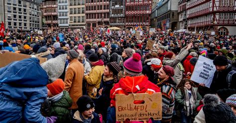 Germania manifestazioni in tutto il paese contro lestrema destra Più