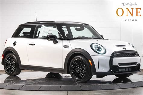 New 2024 MINI Hardtop 2 Door FWD Iconic In Calabasas R2V47903 Bob