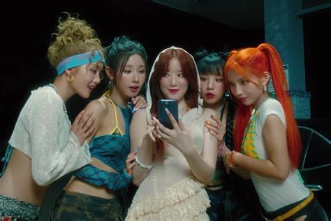 Watch G I DLE Hits The Klaxon In Upbeat Comeback MV Soompi