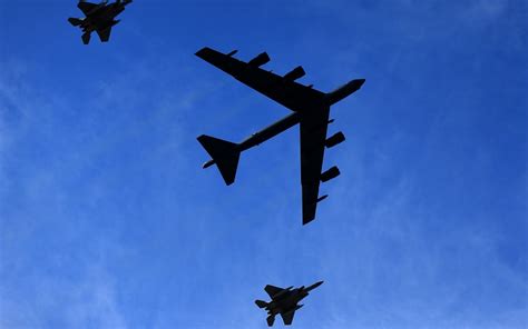 US B-52 bombers to head to Australia as tensions with China grow | RNZ News