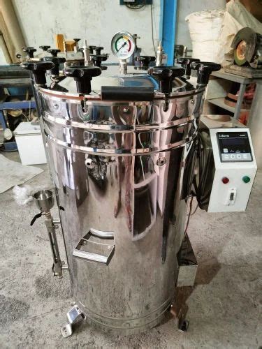 Stainless Steel Vertical Laboratory Autoclave At In Ambala