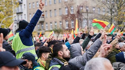 Demonstration gegen Erdoğan in Berlin Festnahme bei PKK Verbot