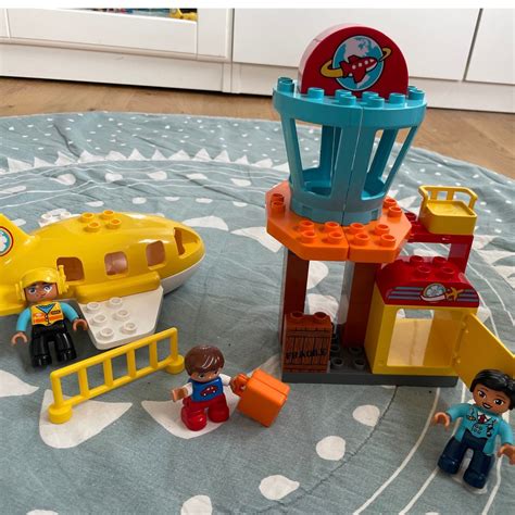 Se produkter som liknar Lego Duplo Flygplats Flygplan på Tradera