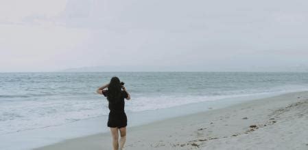 Caminar Descalzo Por La Playa Est Lleno De Beneficios Para Cuerpo Y Mente