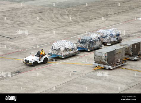 Cargo Handling Truck Hi Res Stock Photography And Images Alamy