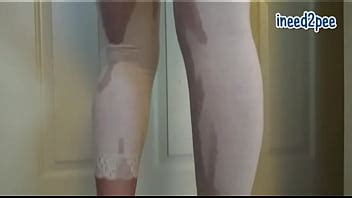 Ineed pee detrás de las escenas mojando sus jeans XVIDEOS